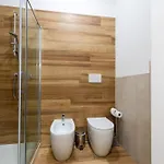 Hut * البندقية